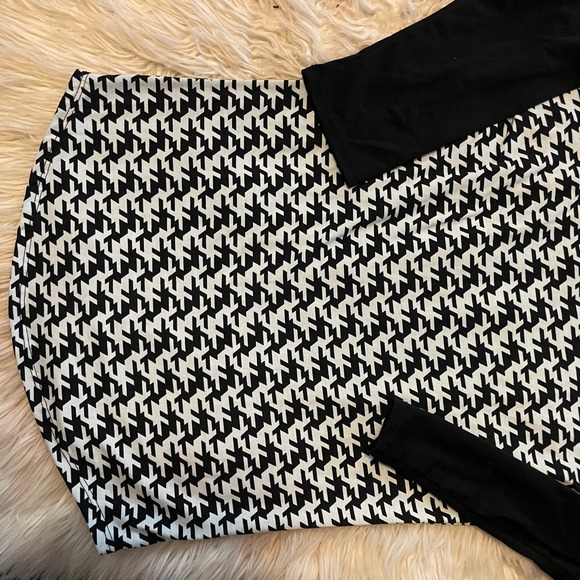 LaLaRoe Randy Women's Raglan Baseball Tee Black Geometric Women's Size XS 2-4 - Picture 6 of 7